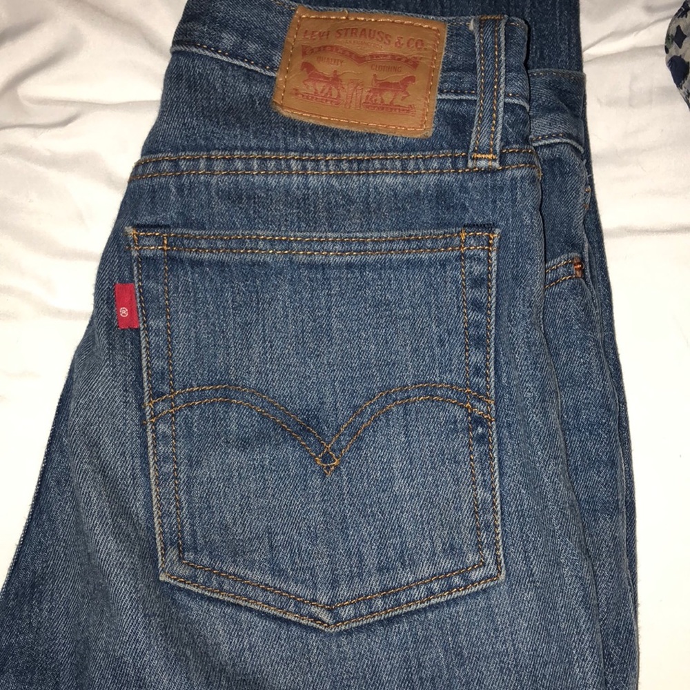 Urban outfitters women’s Levi’s